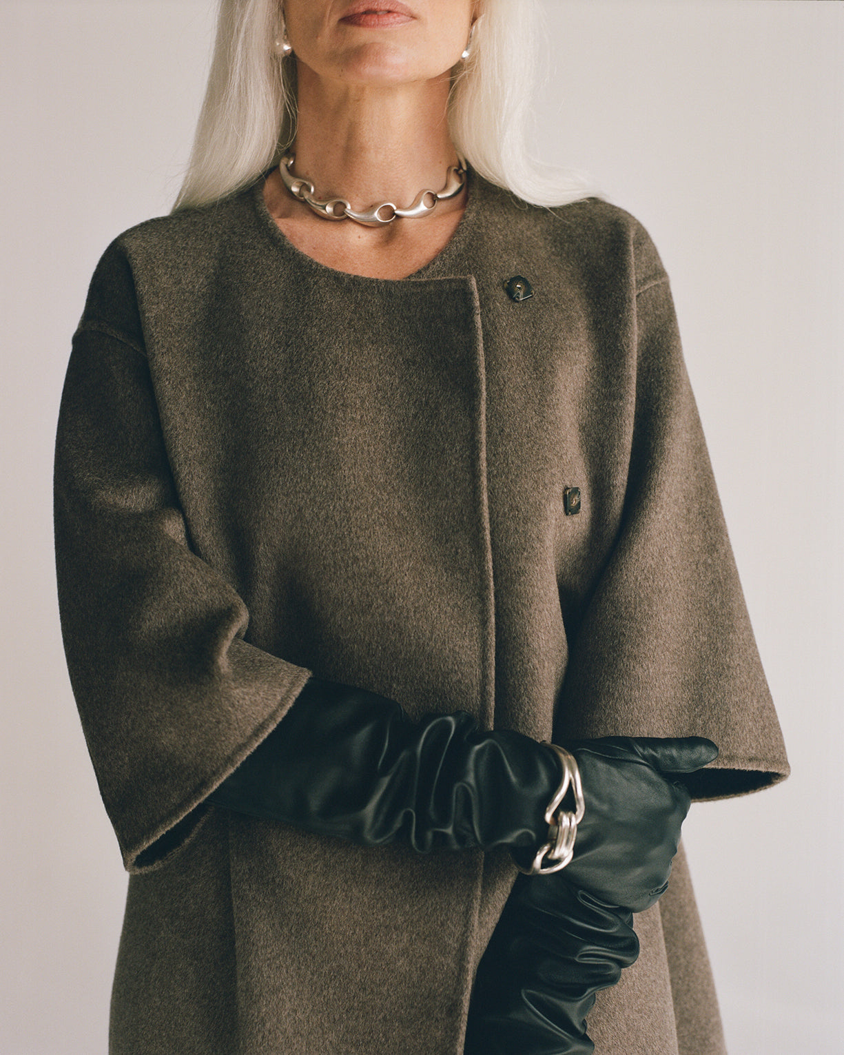 Silk Lined Regine Long Leather Gloves - Black